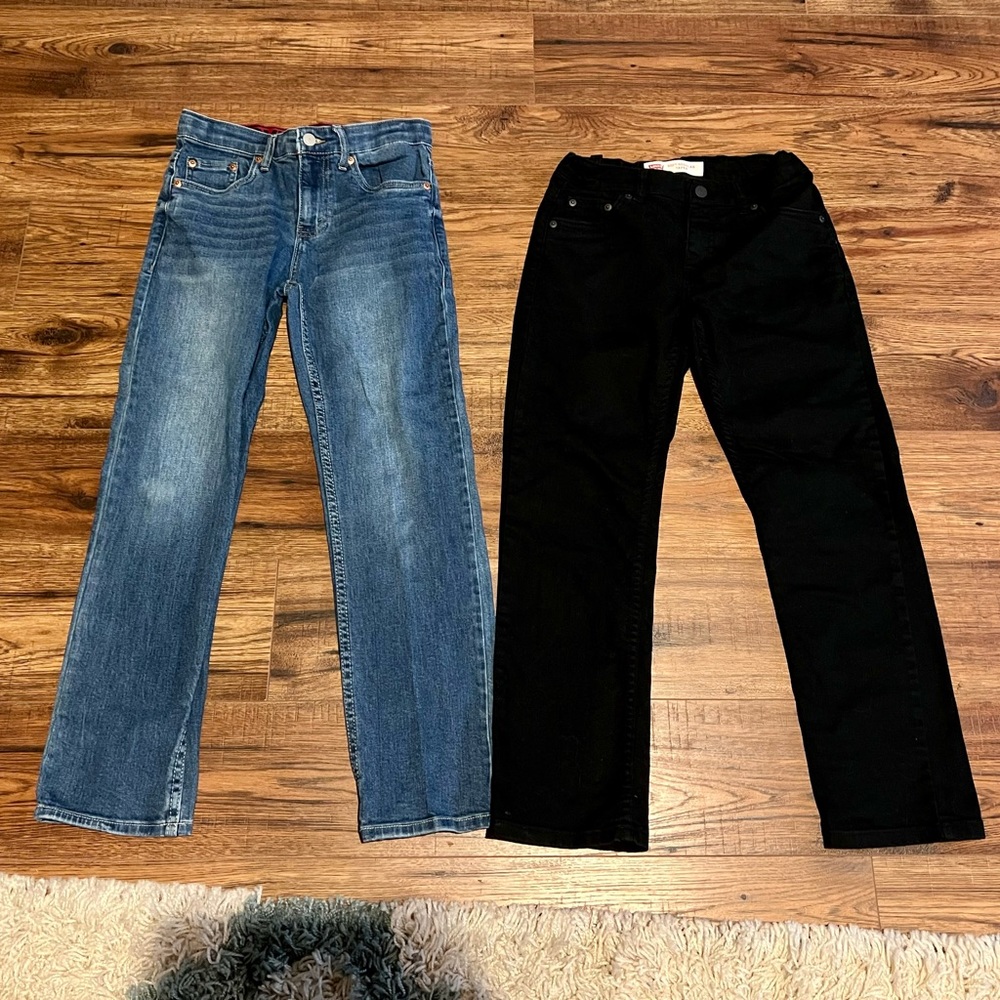 2 Like new boys Levi’s jeans size 12